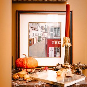 CHEZ BARBE - A View of Montmartre